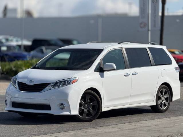 2017 Toyota Sienna SE FWD photo