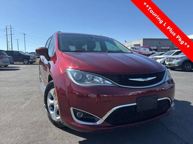 2017 Chrysler Pacifica Minivan Touring-L Plus FWD photo