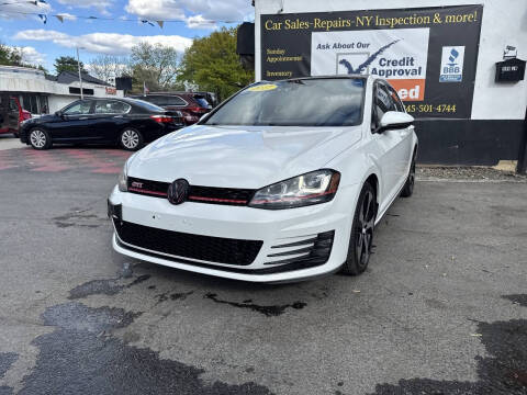 2017 Volkswagen Golf GTI SE FWD photo