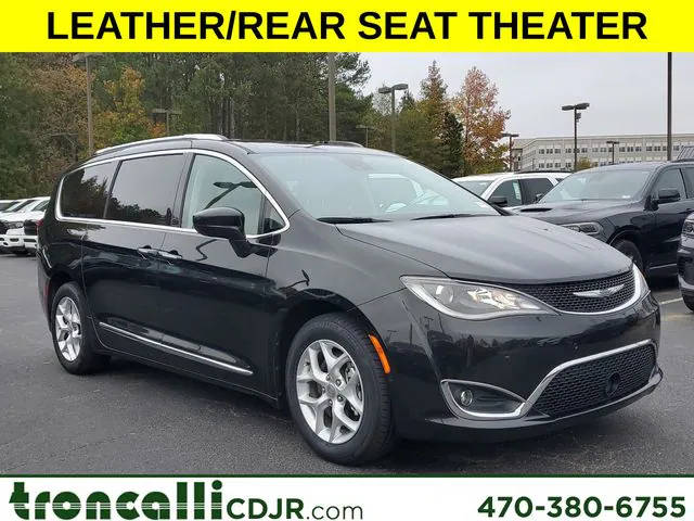 2017 Chrysler Pacifica Minivan Touring-L Plus FWD photo