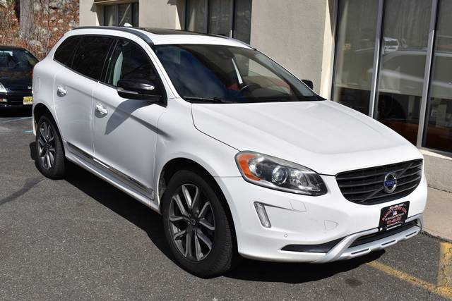 2017 Volvo XC60 Dynamic AWD photo