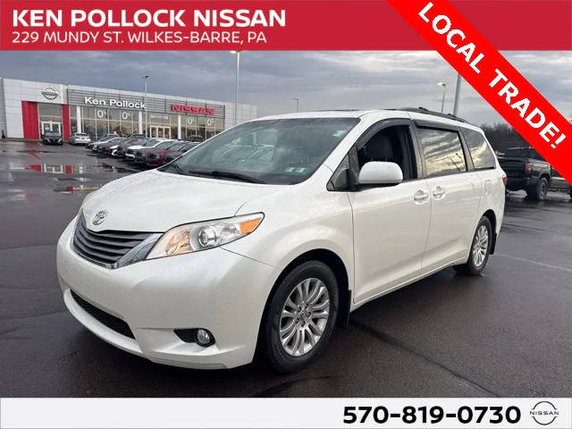 2017 Toyota Sienna XLE FWD photo