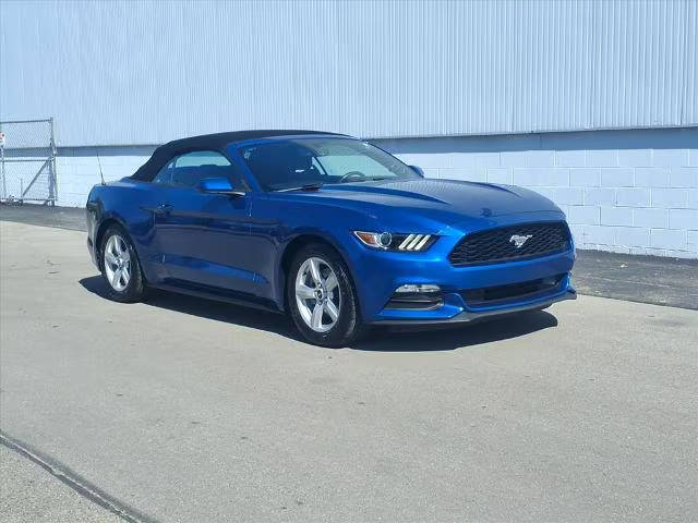 2017 Ford Mustang V6 RWD photo