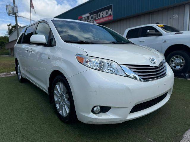 2017 Toyota Sienna XLE AWD photo