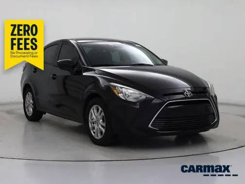 2017 Toyota Yaris FWD photo