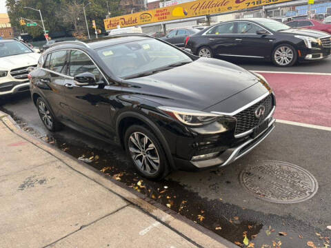 2017 Infiniti QX30 Premium AWD photo