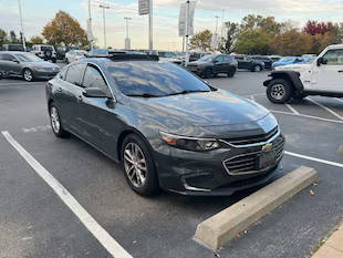 2017 Chevrolet Malibu LT FWD photo