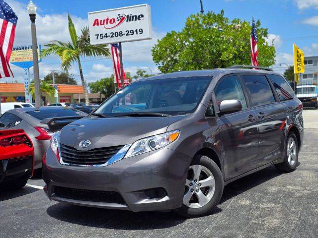 2017 Toyota Sienna LE FWD photo
