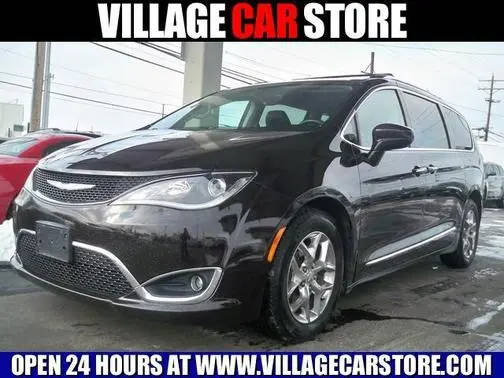 2017 Chrysler Pacifica Minivan Touring-L Plus FWD photo