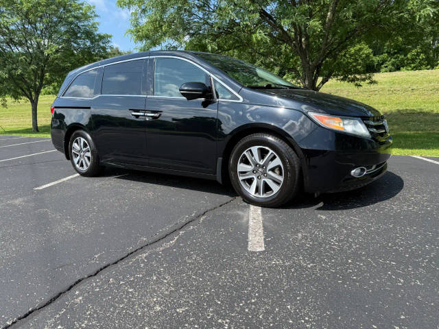 2016 Honda Odyssey Touring FWD photo