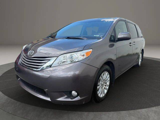 2017 Toyota Sienna XLE Auto Access Seat FWD photo