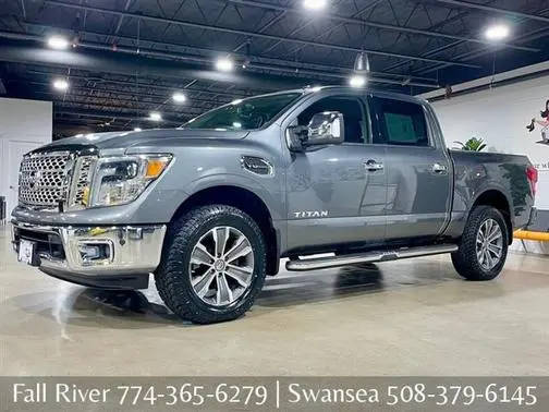 2017 Nissan Titan SL 4WD photo