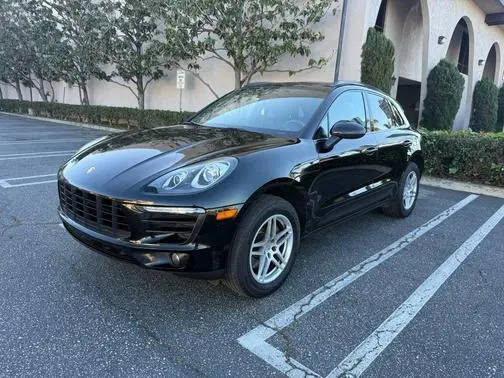 2017 Porsche Macan AWD photo