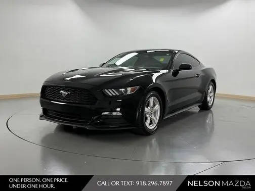 2017 Ford Mustang V6 RWD photo