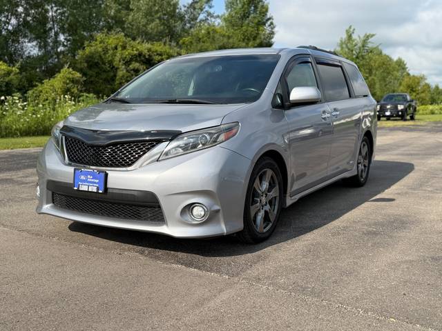 2017 Toyota Sienna SE FWD photo