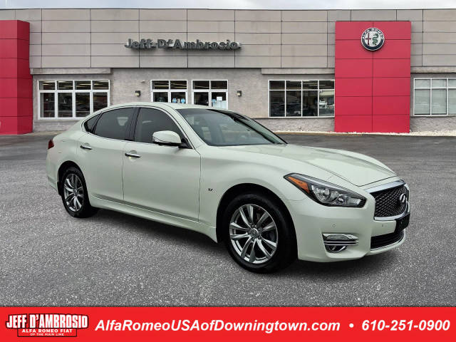 2016 Infiniti Q70  AWD photo