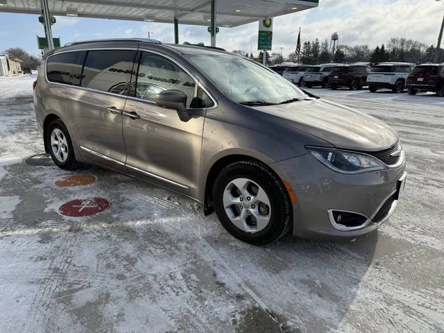 2017 Chrysler Pacifica Minivan Touring-L Plus FWD photo
