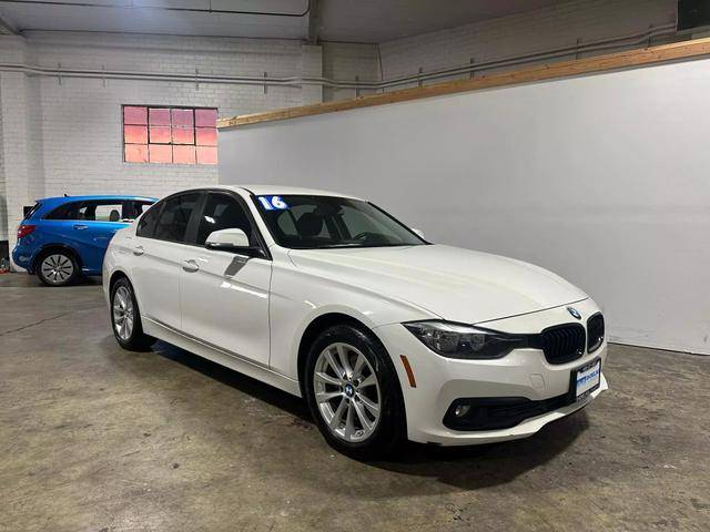 2016 BMW 3 Series 320i RWD photo