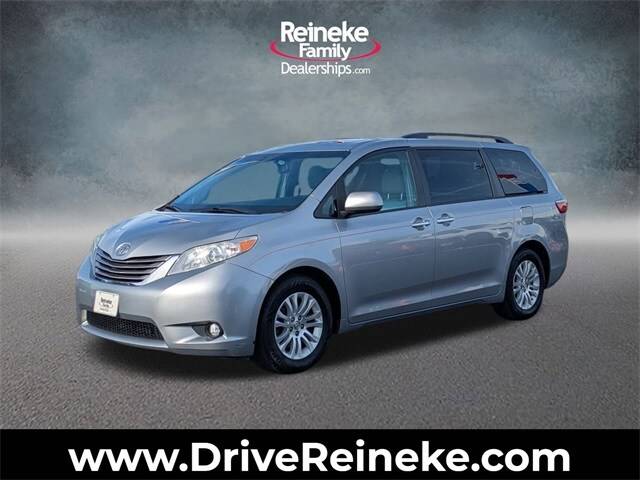 2017 Toyota Sienna XLE FWD photo
