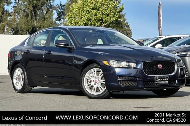 2017 Jaguar XE 25t Premium RWD photo