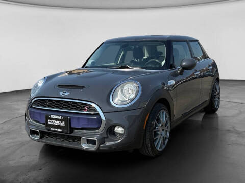 2015 MINI Hardtop 4 Door S FWD photo