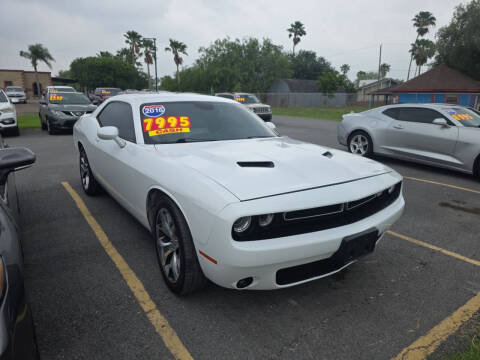 2016 Dodge Challenger SXT Plus RWD photo