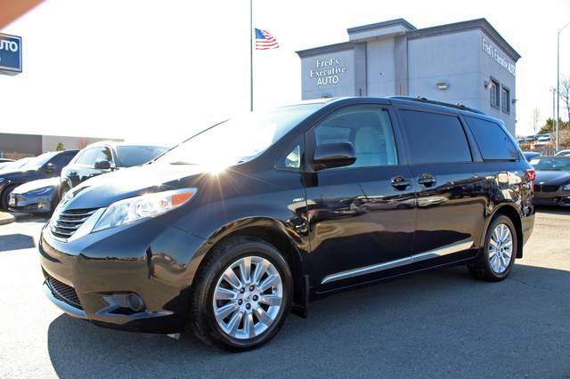 2016 Toyota Sienna LE AWD photo