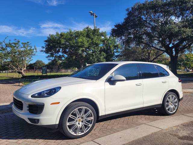 2017 Porsche Cayenne Platinum Edition AWD photo