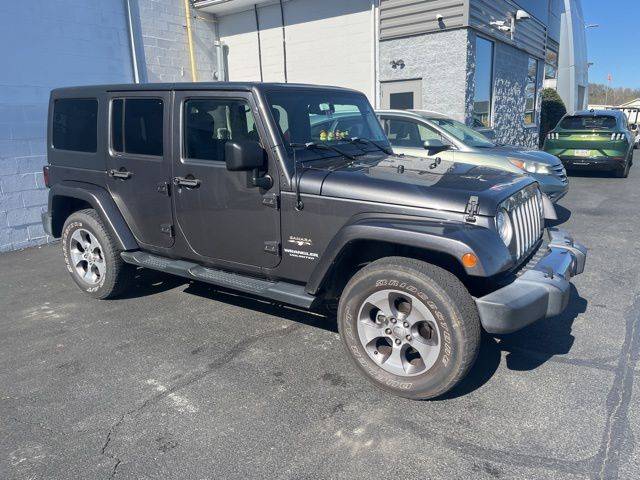 2017 Jeep Wrangler Unlimited Sahara 4WD photo