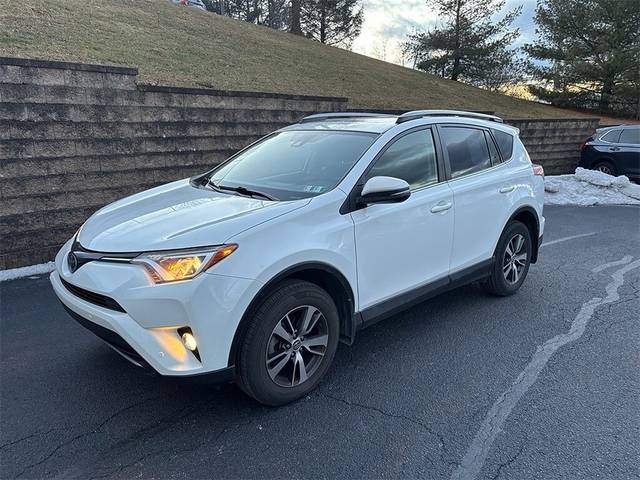 2017 Toyota RAV4 XLE AWD photo