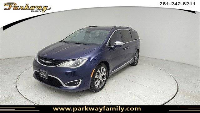 2017 Chrysler Pacifica Minivan Limited FWD photo