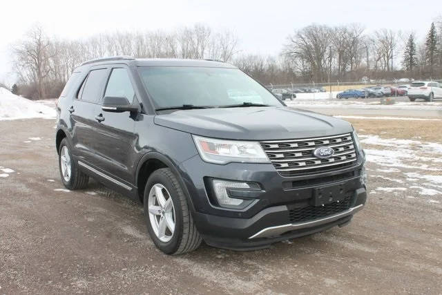 2017 Ford Explorer XLT 4WD photo