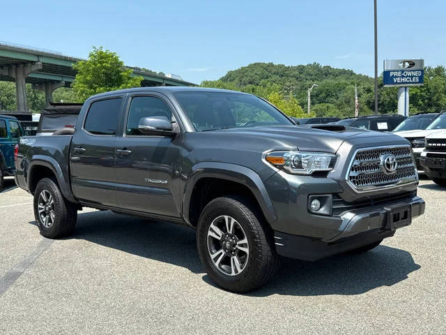 2017 Toyota Tacoma TRD Sport 4WD photo