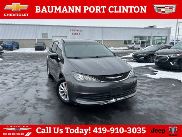 2017 Chrysler Pacifica Minivan Touring FWD photo