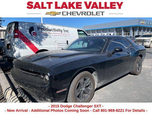 2015 Dodge Challenger SXT RWD photo