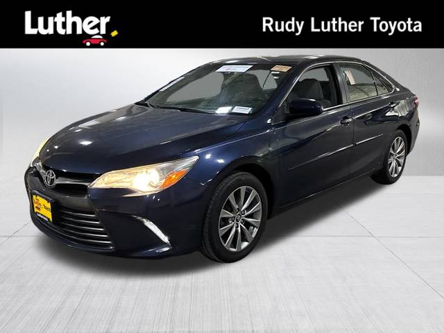 2017 Toyota Camry XLE FWD photo