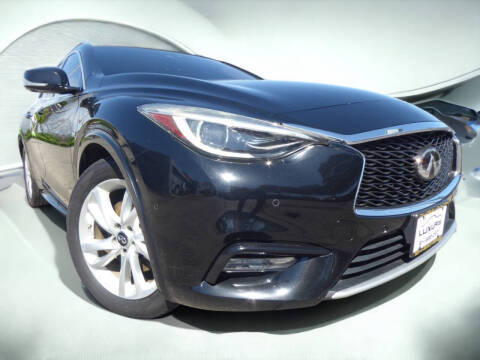 2017 Infiniti QX30 Premium FWD photo