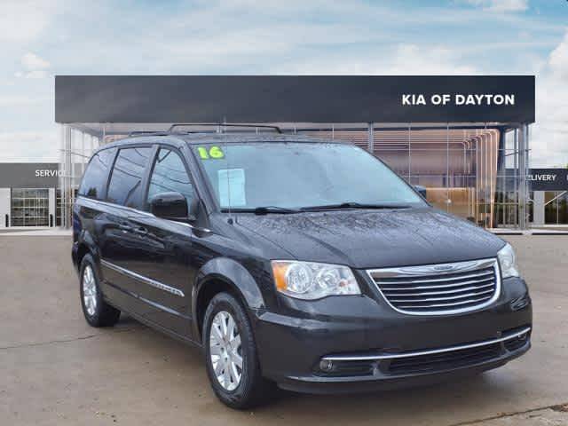 2016 Chrysler Town and Country Touring FWD photo