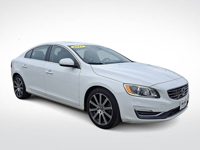2017 Volvo S60 Inscription Platinum FWD photo