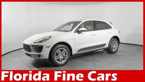 2017 Porsche Macan  AWD photo