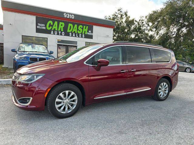 2017 Chrysler Pacifica Minivan Touring-L FWD photo