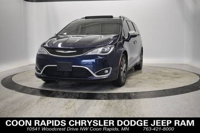 2017 Chrysler Pacifica Minivan Limited FWD photo
