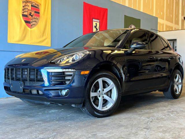 2017 Porsche Macan AWD photo