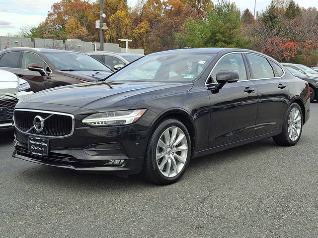 2017 Volvo S90 Momentum AWD photo
