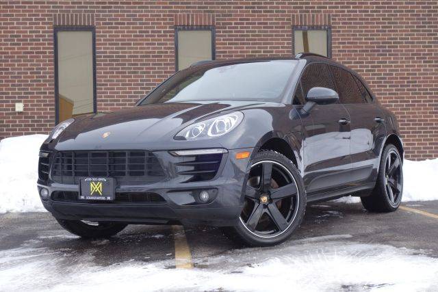 2017 Porsche Macan  AWD photo