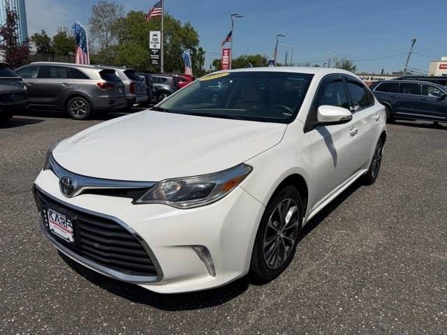 2016 Toyota Avalon XLE FWD photo
