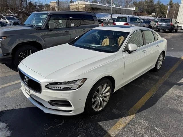 2017 Volvo S90 Momentum AWD photo