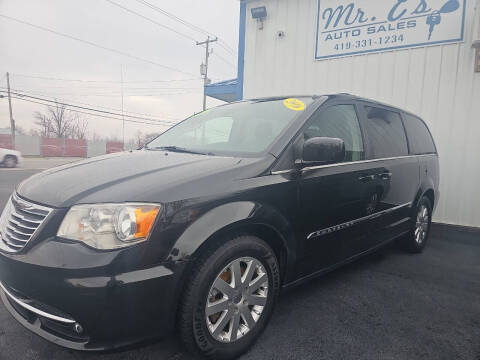 2016 Chrysler Town and Country Touring FWD photo