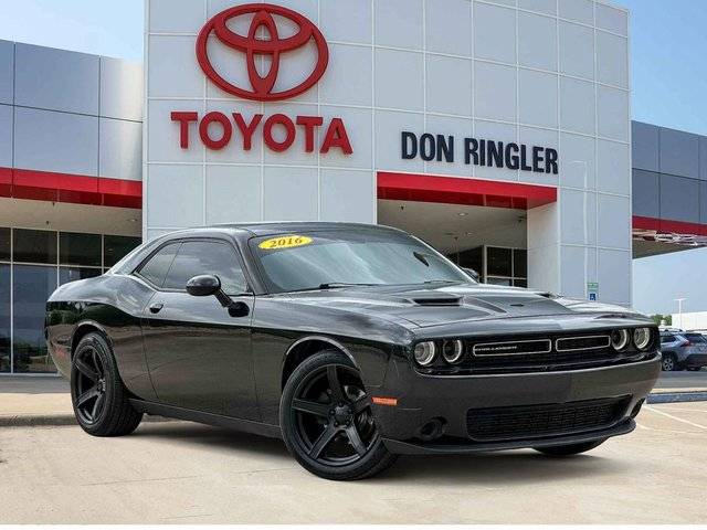 2016 Dodge Challenger SXT RWD photo