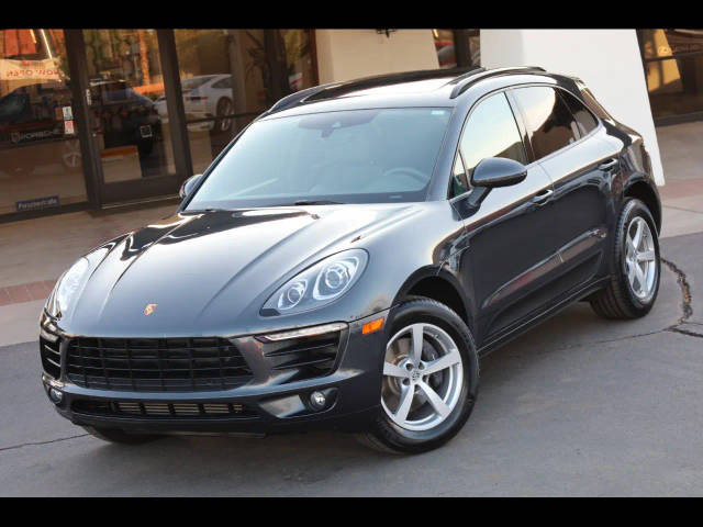 2017 Porsche Macan AWD photo